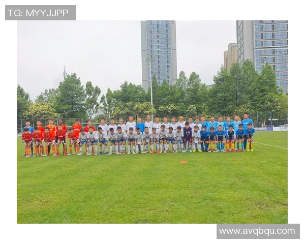 自由翱翔的足球明星展现无尽魅力与激情的精彩瞬间